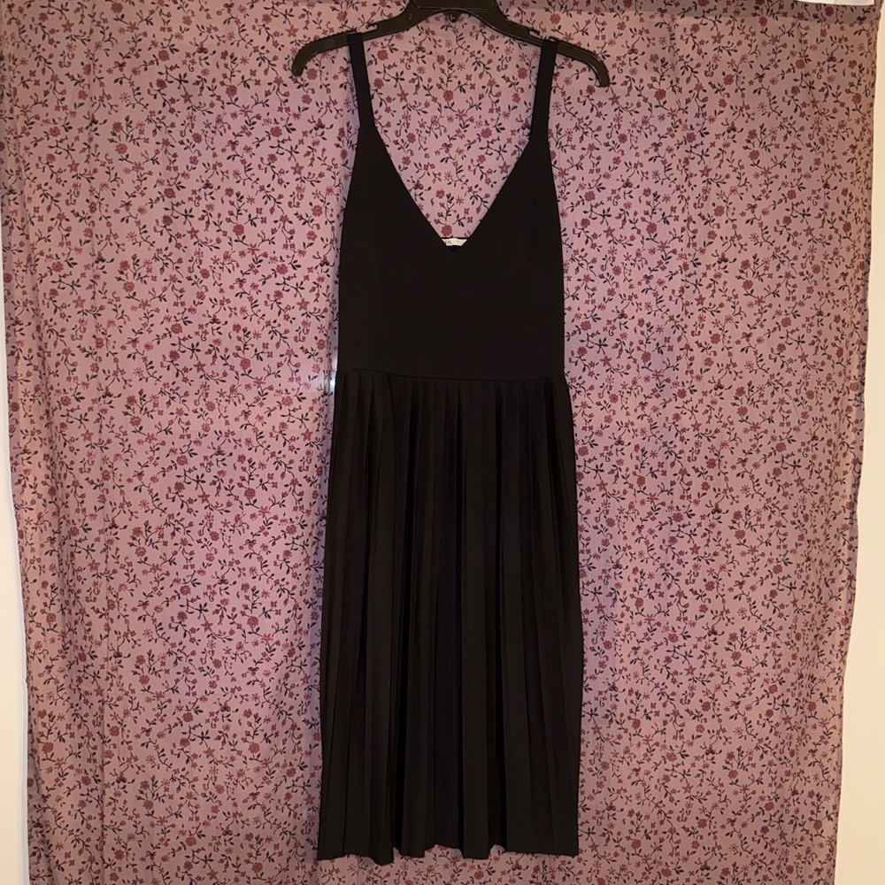 Zara Black Midi Pleated Dress with V-Neck